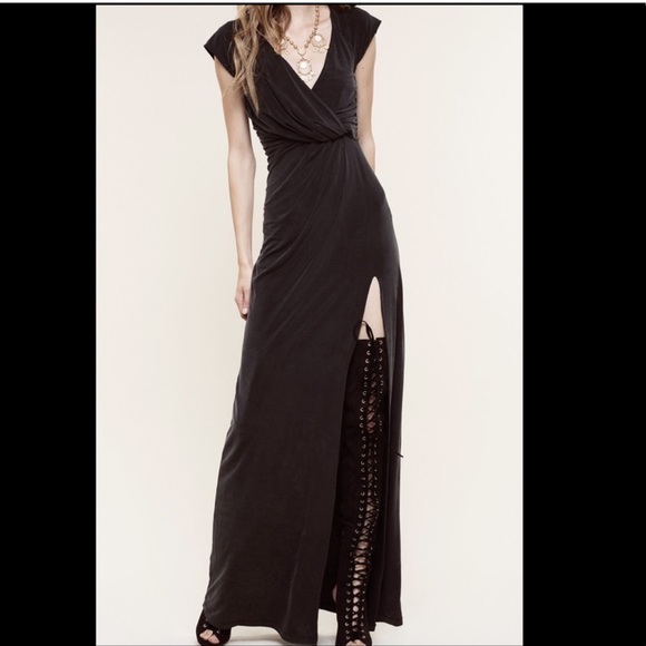 The Jetset Diaries Novella Black Maxi Dress.
Size S - Picture 4 of 6